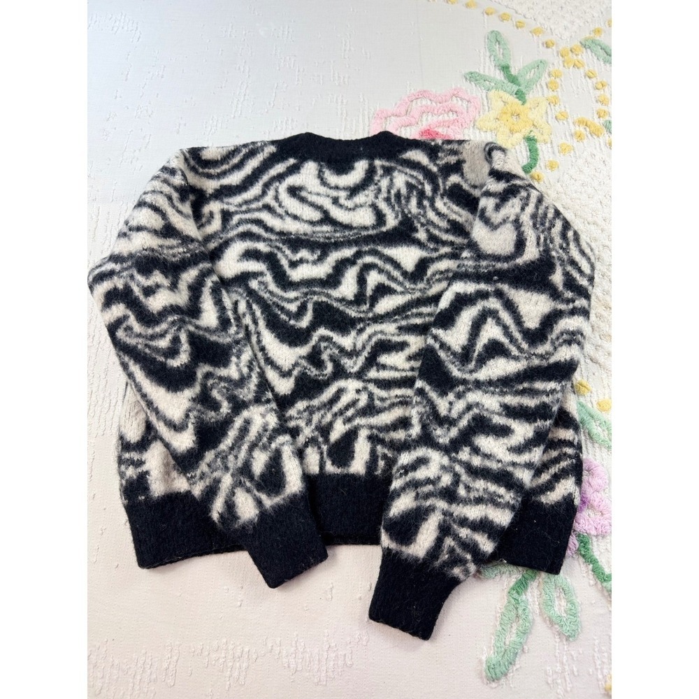SO Goods For Life Zebra Print Pullover Sweater Women's Large Knit Cozy - Picture 4 of 12